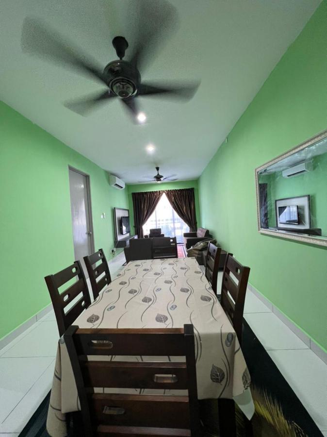 Faiz Homestay Kuching Exterior foto